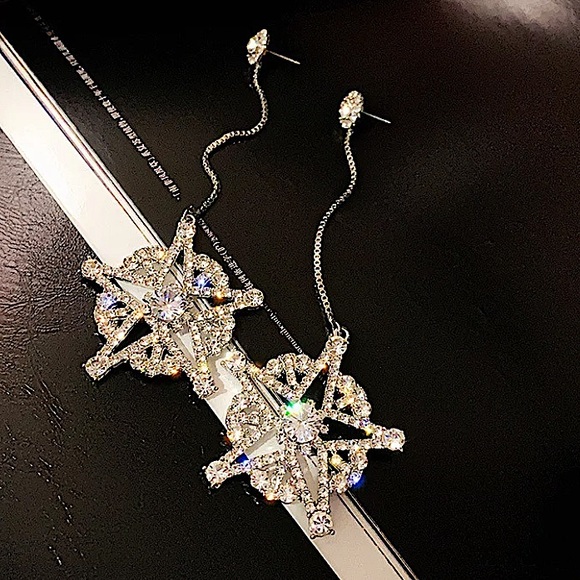 Rhinestone Drop Star Earrings - Picture 8 of 9